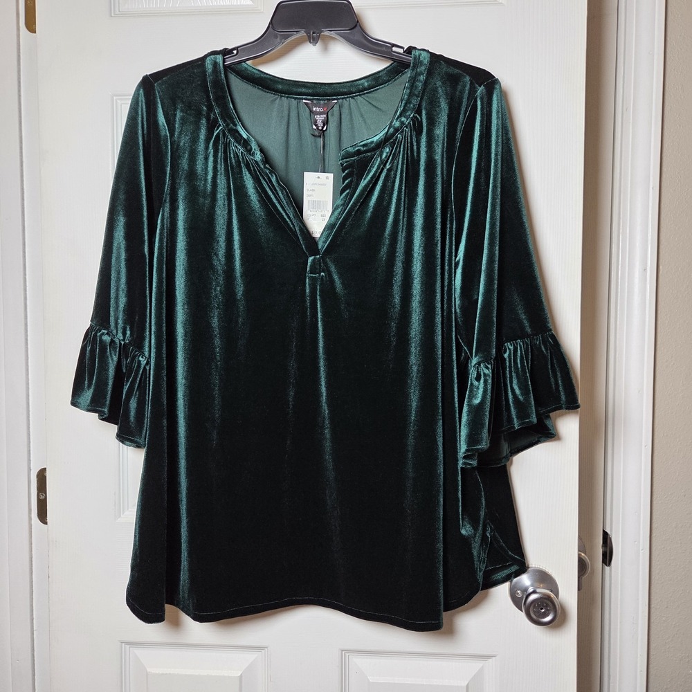Intro sz 2X green stretch velvet top NWT bell sleeves holiday party event chic